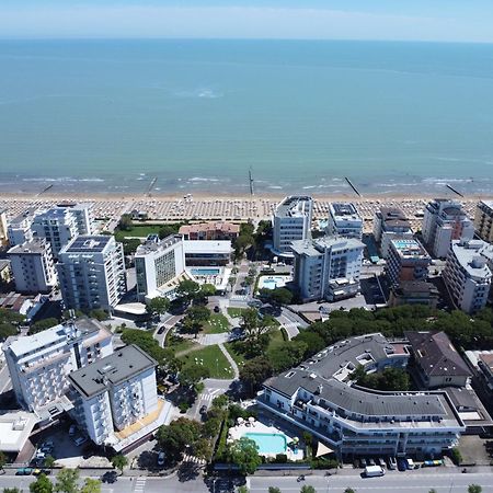 Family Hotel Alexander - Azzurro Club Lido di Jesolo Exterior photo