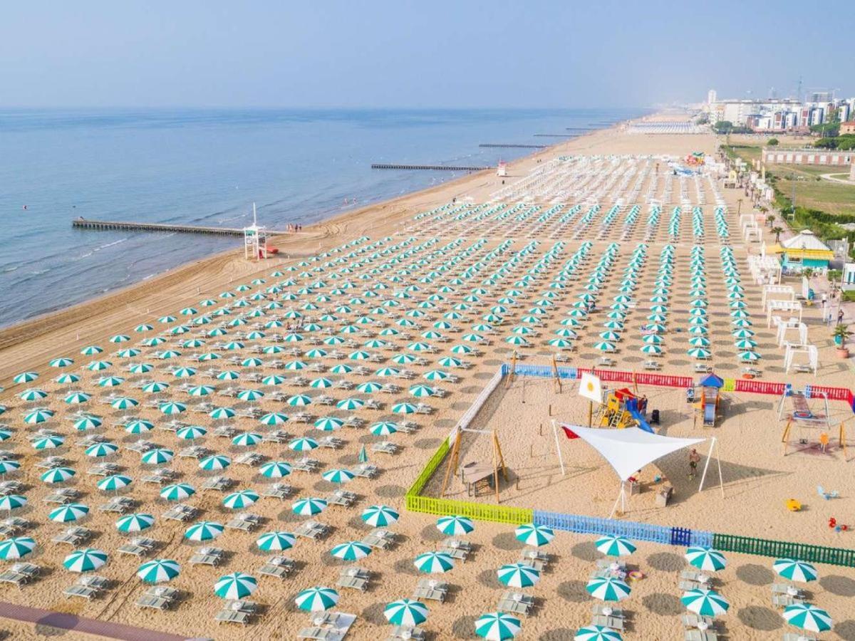 Family Hotel Alexander - Azzurro Club Lido di Jesolo Exterior photo