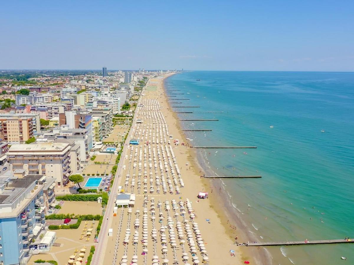 Family Hotel Alexander - Azzurro Club Lido di Jesolo Exterior photo