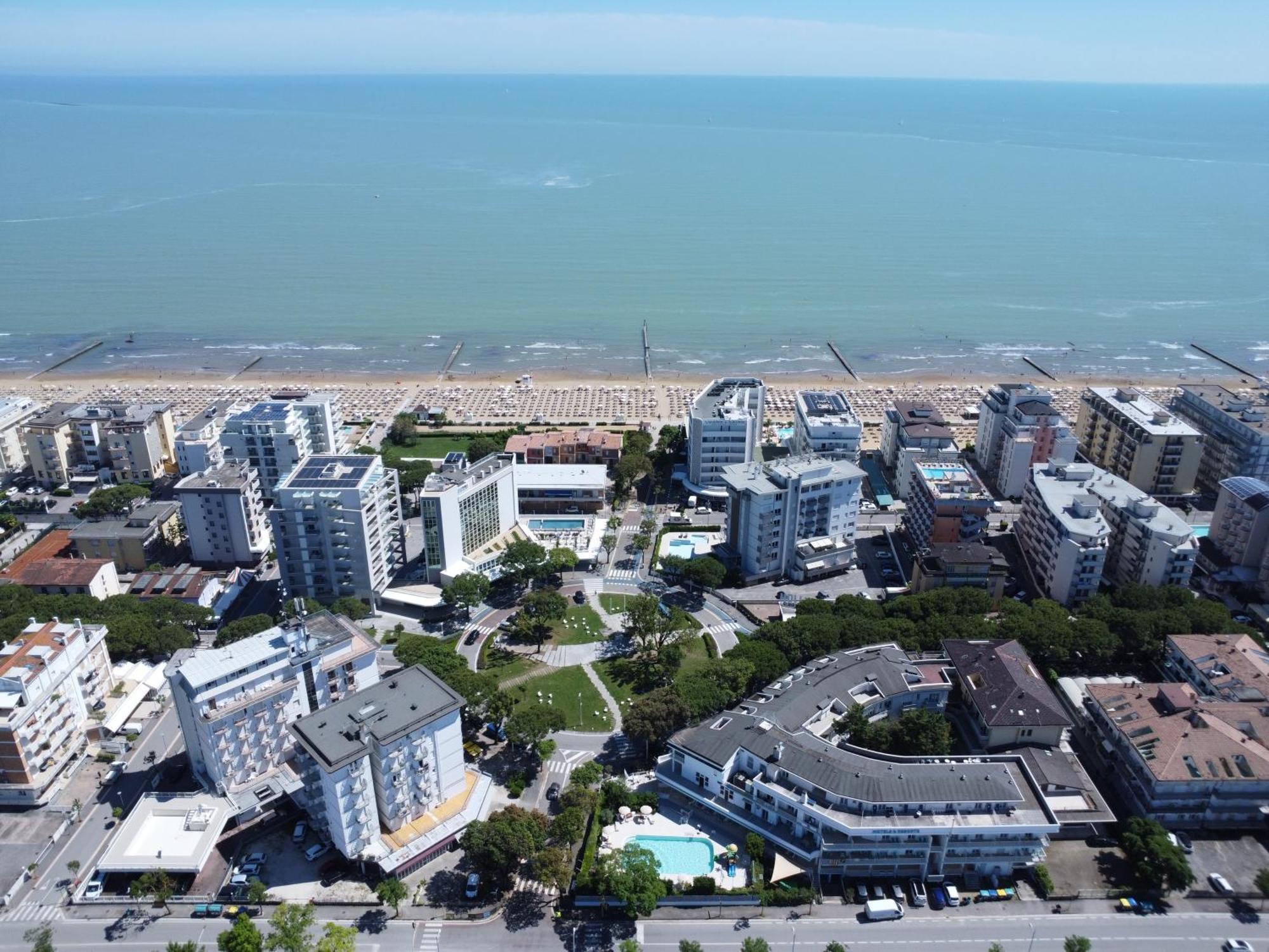 Family Hotel Alexander - Azzurro Club Lido di Jesolo Exterior photo